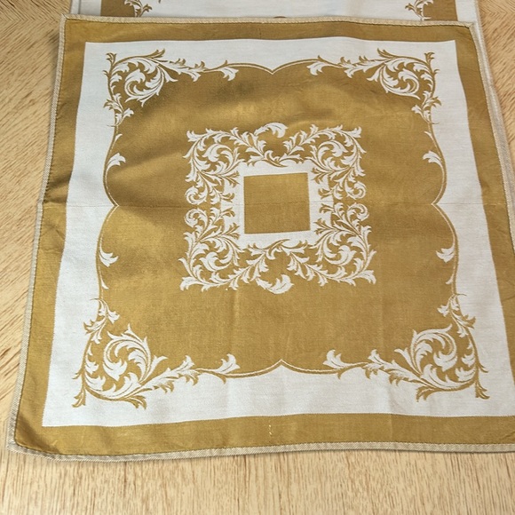 Damask Vintage Renaissance Table Napkins (4) - Picture 3 of 7